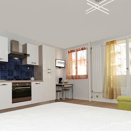 Blue Lagon Five Stars Holiday House ニース エクステリア 写真