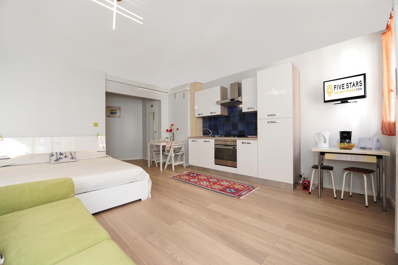 Blue Lagon Five Stars Holiday House ニース エクステリア 写真